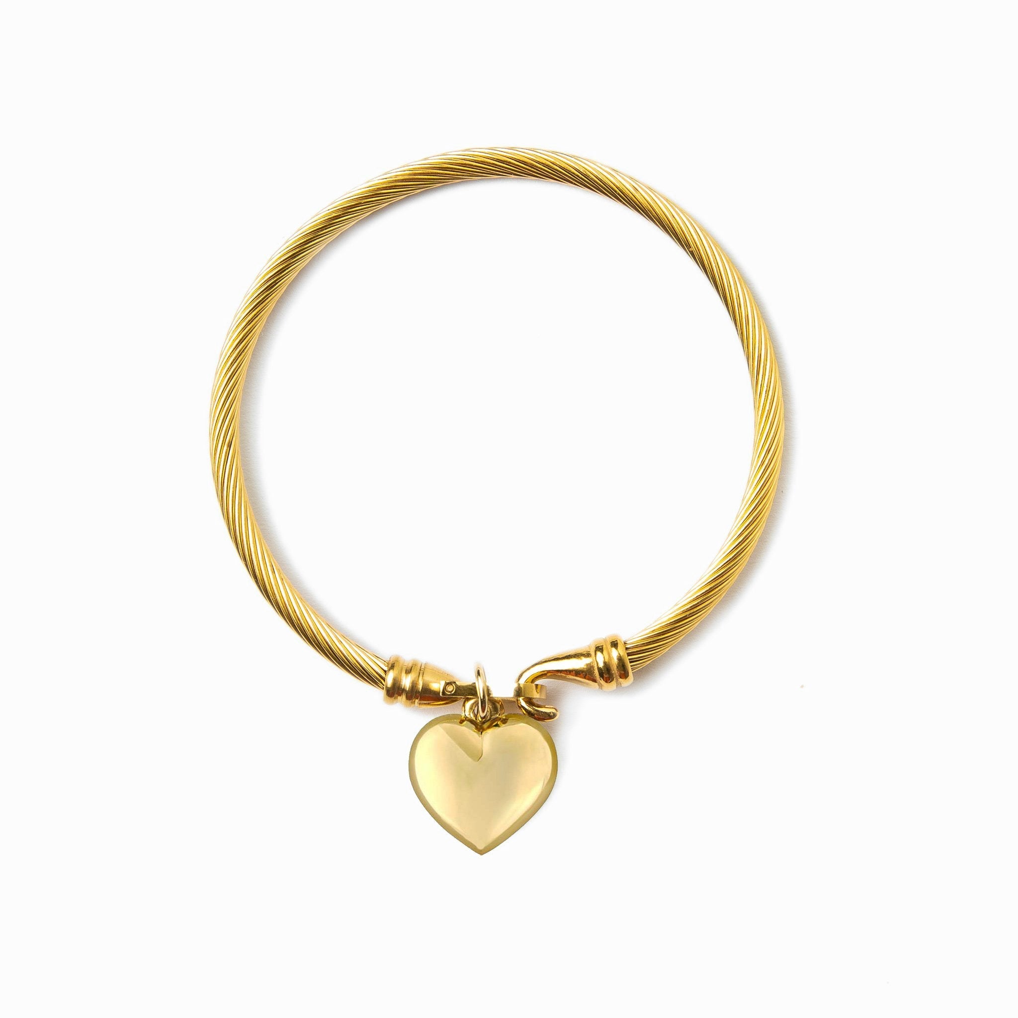 Sophie – Armband mit einem herzförmigen goldenen Anhänger