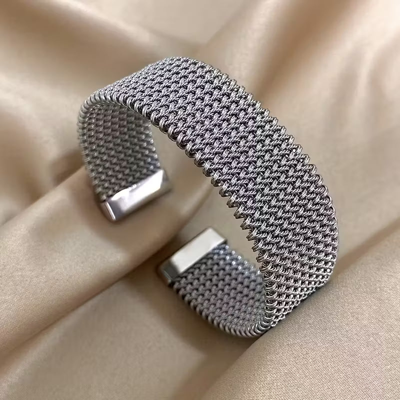 Raya – Armband aus Titanstahl mit geprägtem Kabel