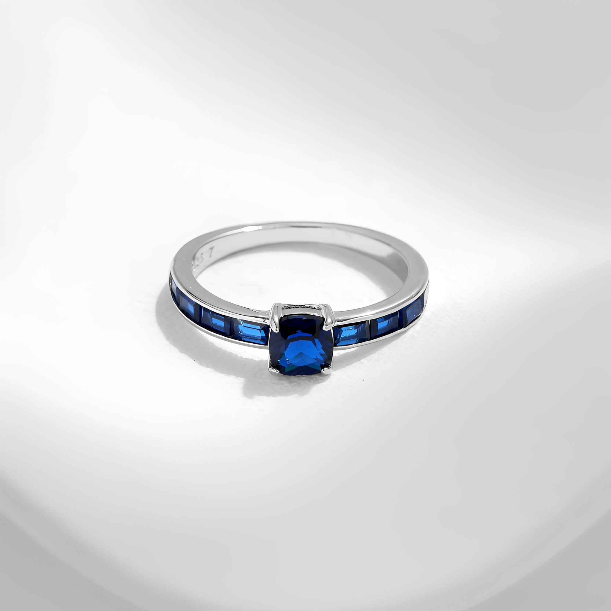 Erina – Retro Französischer Ring aus Sterlingsilber