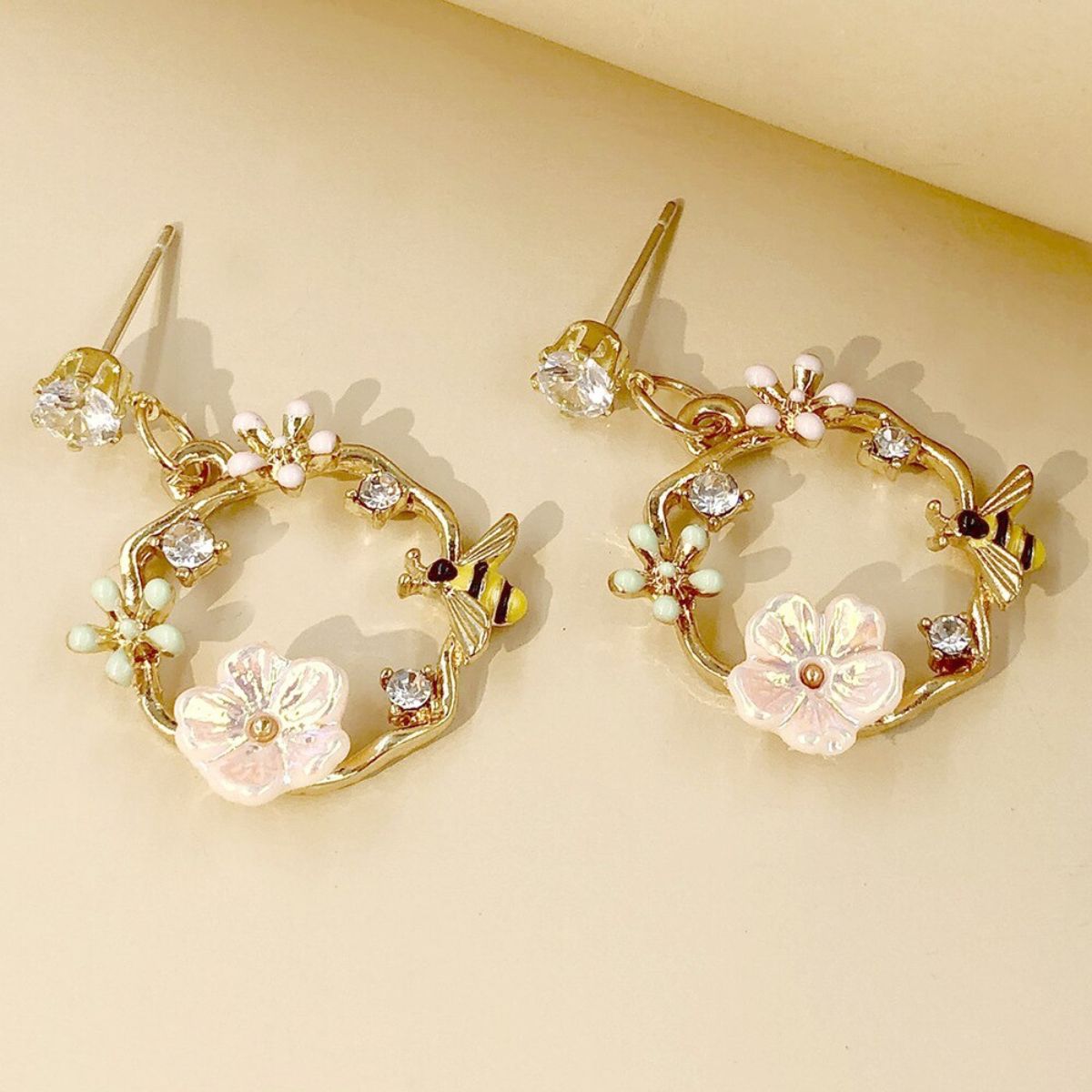 Damen Ohrringe mit Blumenkranz Design (Paar)