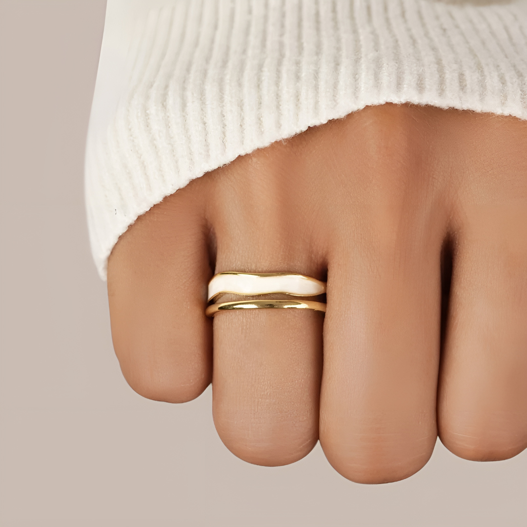 Clara – Fritillaria Ring Email Weiß