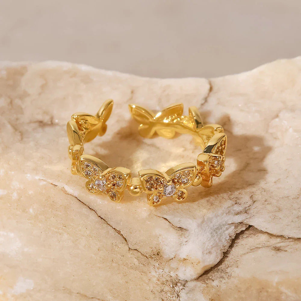 Aihime – Zeitloser Goldener Schmetterlingsring
