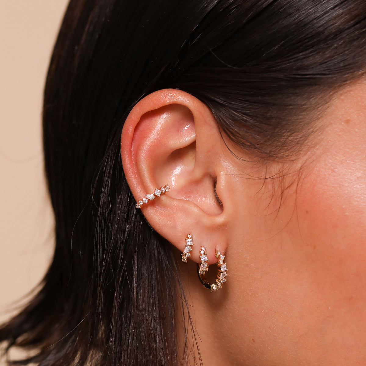 Shiela – Creolen mit himmlischem Kristall aus Gold