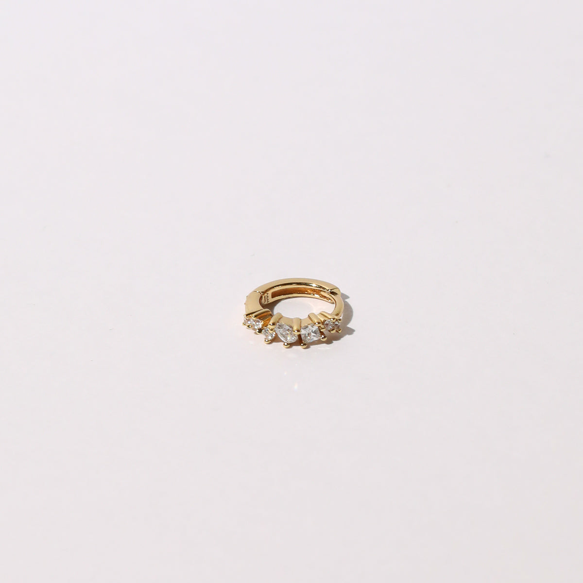 Shiela – Creolen mit himmlischem Kristall aus Gold