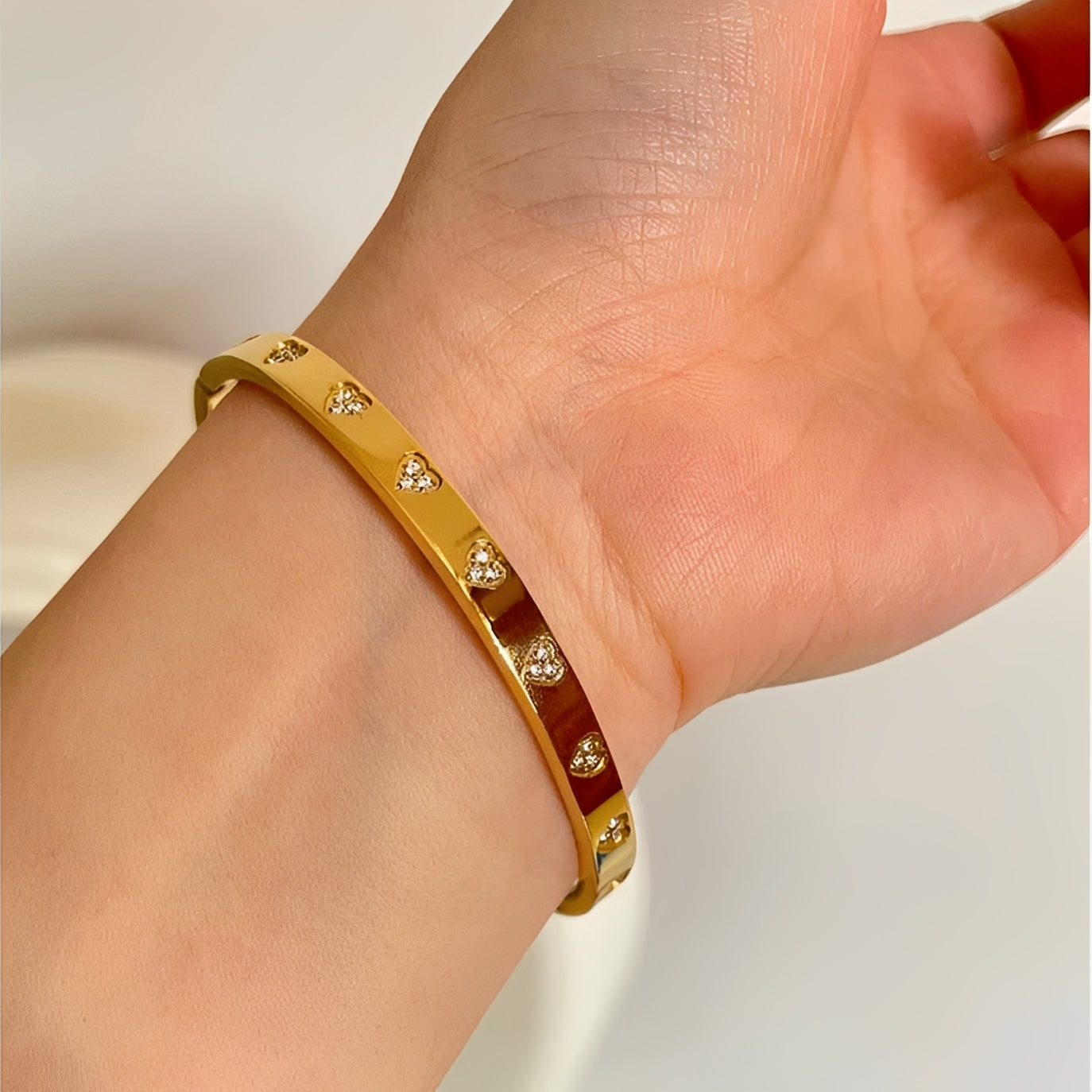 Aira – Damenarmband Herz aus Titanstahl