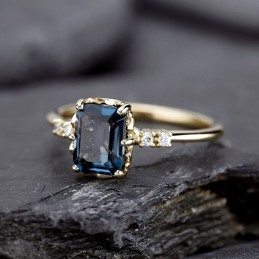 Sza – Bague Dorée Vintage und Kristall Blau