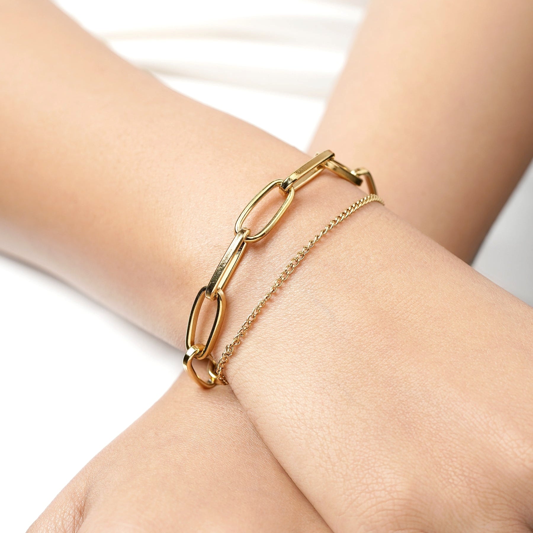 Carla – Elegantes vergoldetes Gliederarmband