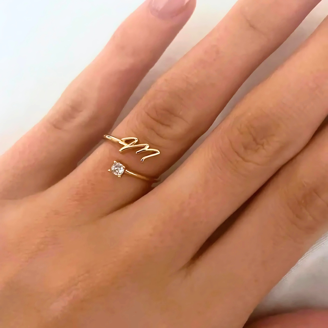 Shiela – Initialring aus vergoldetem Edelstahl