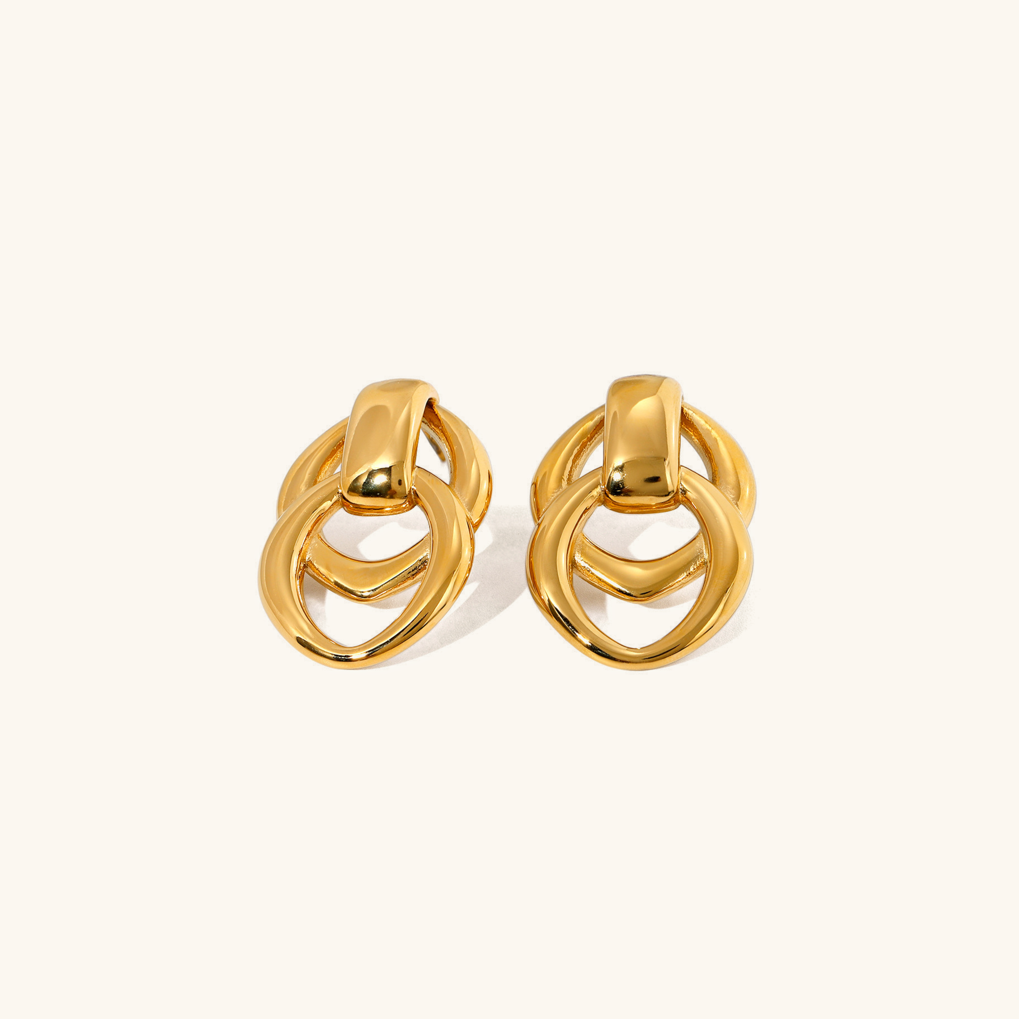 Vera – Geometrische Goldene Ohrringe
