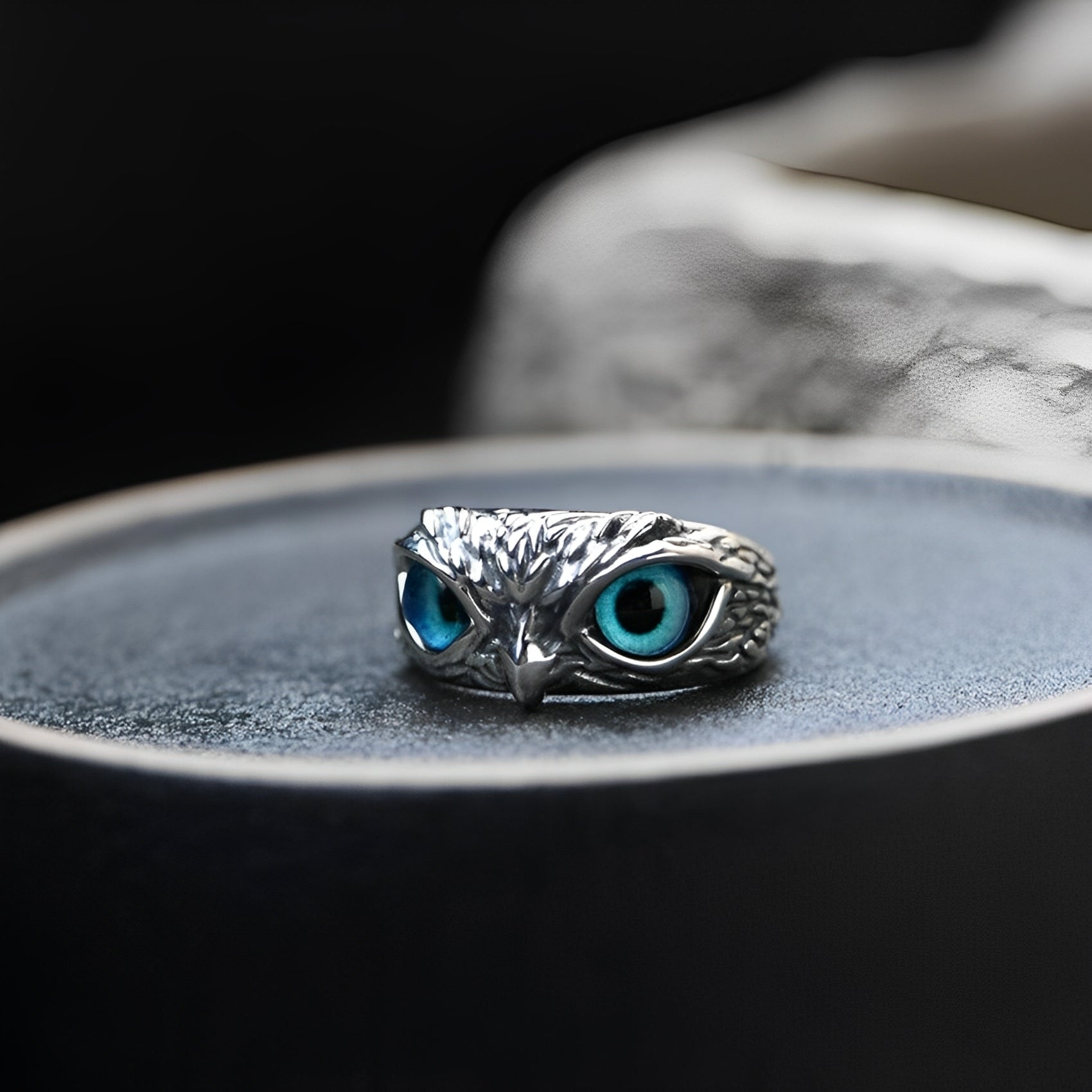Niva – Einstellbarer Glücksbringer-Ring in Silber und Opal