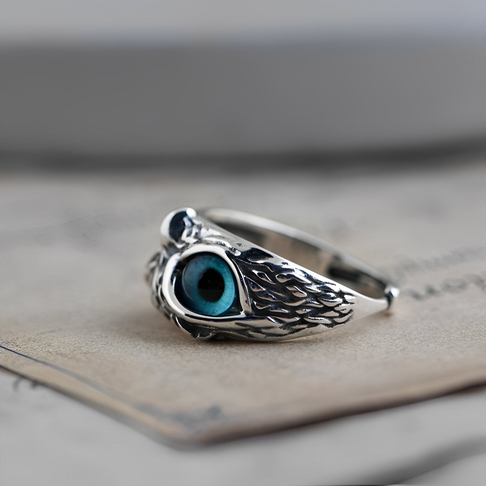 Niva – Einstellbarer Glücksbringer-Ring in Silber und Opal