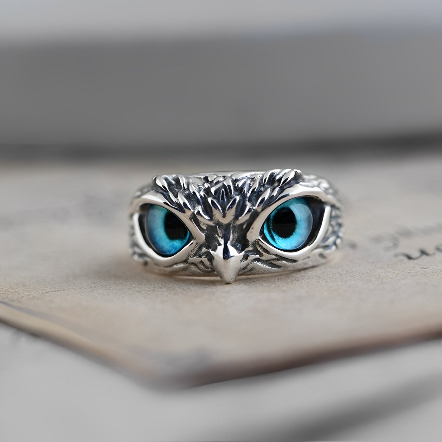 Niva – Einstellbarer Glücksbringer-Ring in Silber und Opal