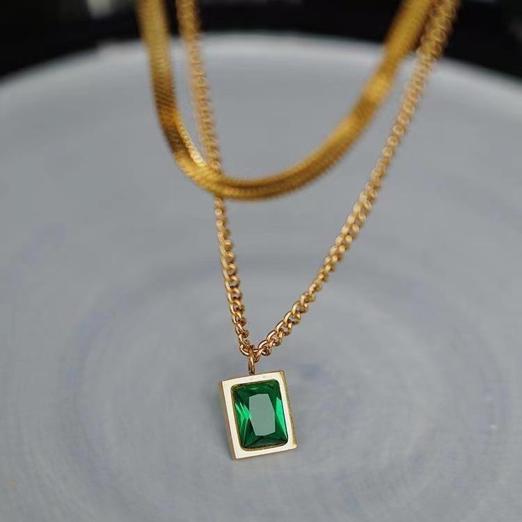 Viy – Eleganter Quadratischer Kristallanhänger