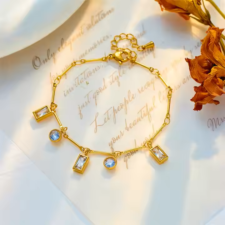 Oriana – Armband Kette Verziert mit Runden und Eckigen Kristallen