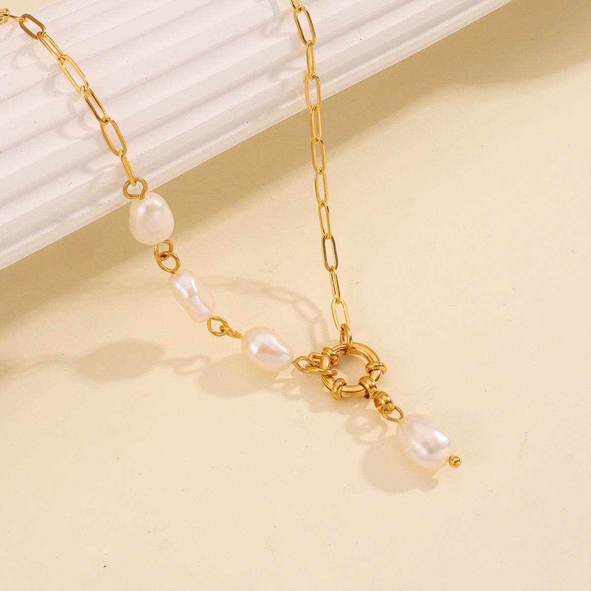 Amelia – Pendant Frau Stil Retro