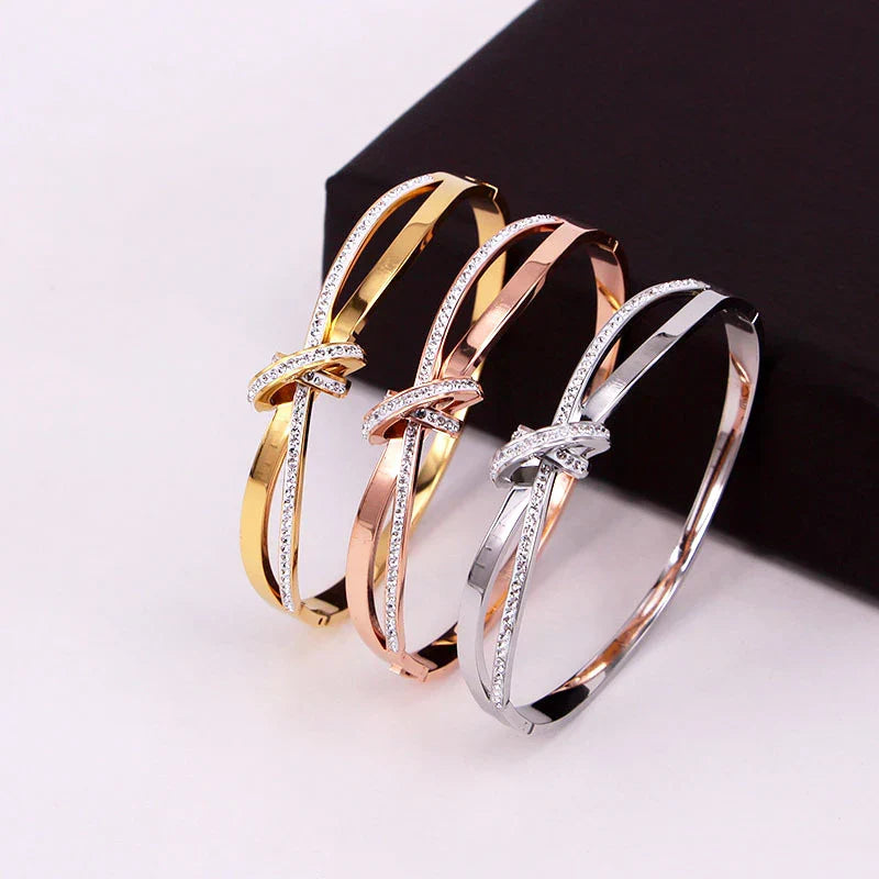 Dalia – Armreif Eleganter Knoten