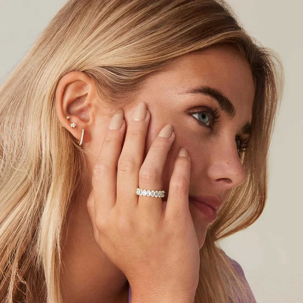 Antoinette – Goldener Sonnenwende-Diamantring