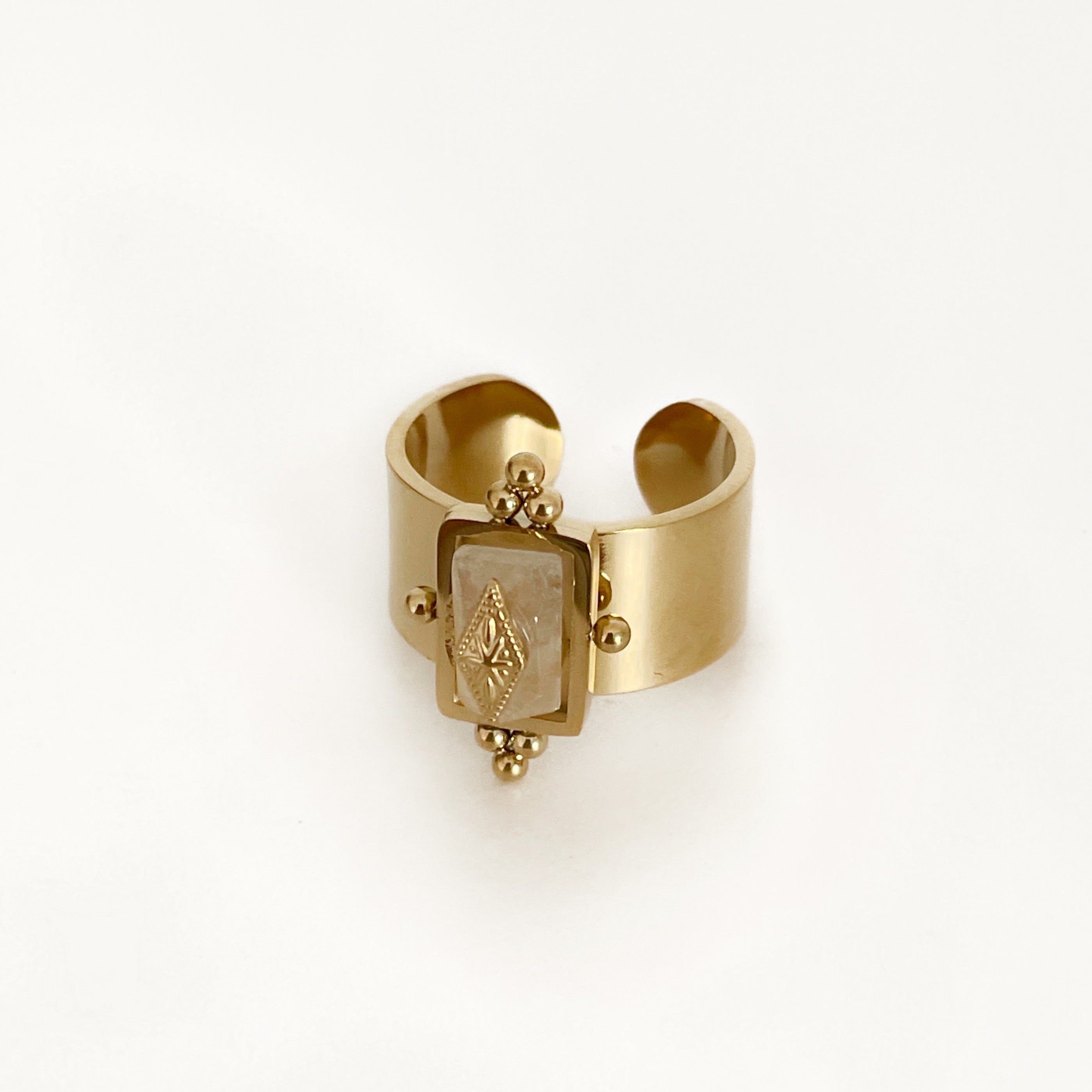 Danni – Schicker Ring aus vergoldetem Gold mit einzigartigem Kristall