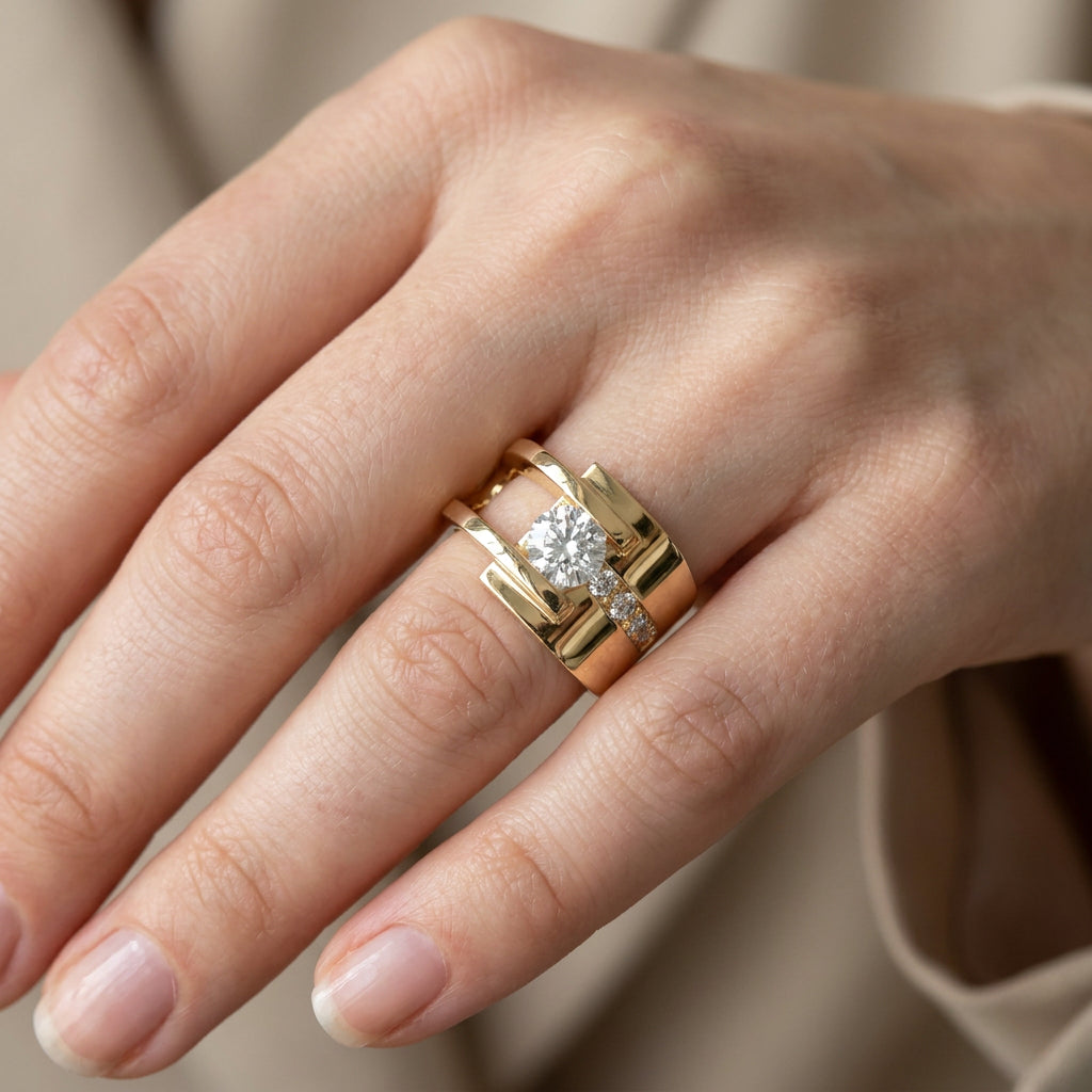 Lyra – Vintage-Ring mit unregelmäßigem funkelndem Akzent