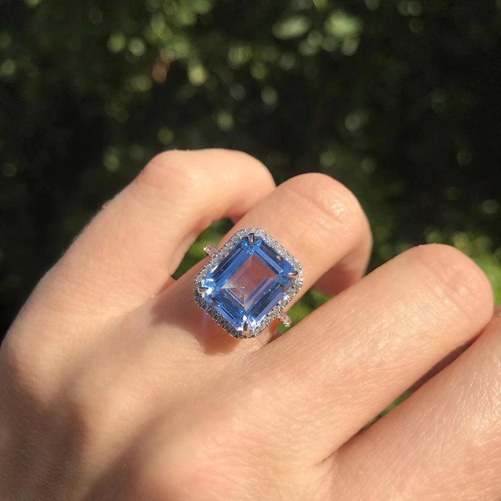 Mirella – Quadratischer Zirkonium-Ring Schick
