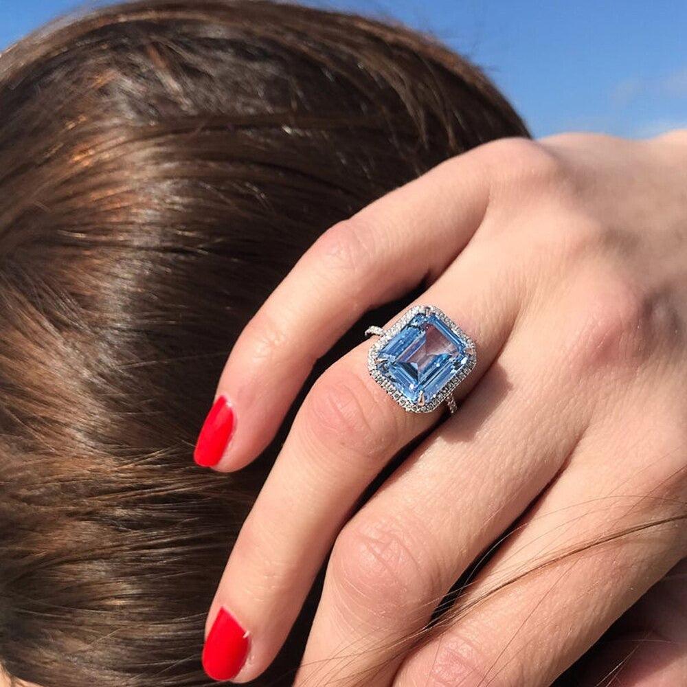 Mirella – Quadratischer Zirkonium-Ring Schick