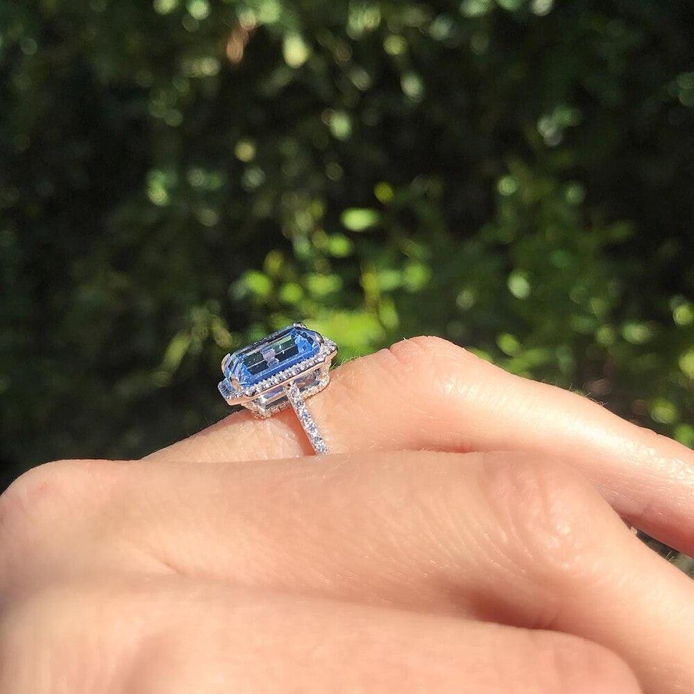 Mirella – Quadratischer Zirkonium-Ring Schick