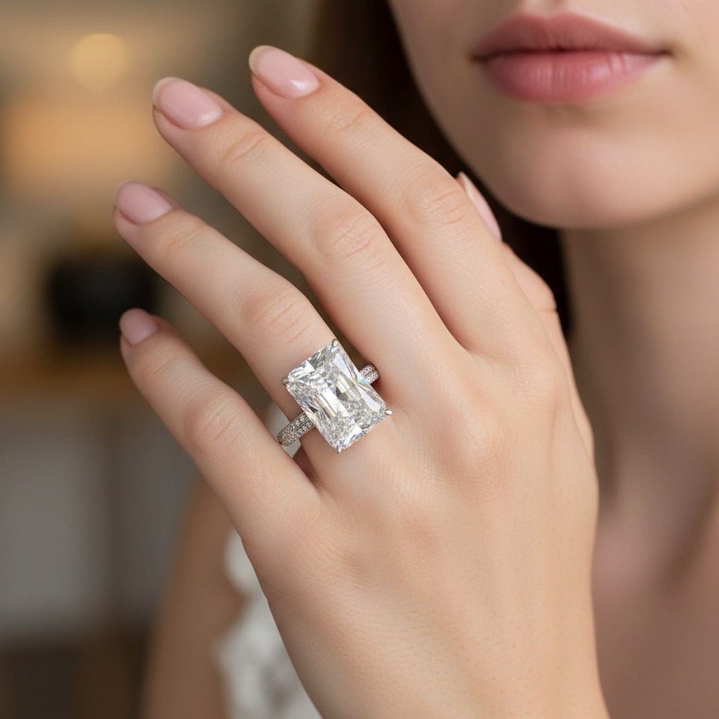 Jade – Ring mit Oversized Zirkon