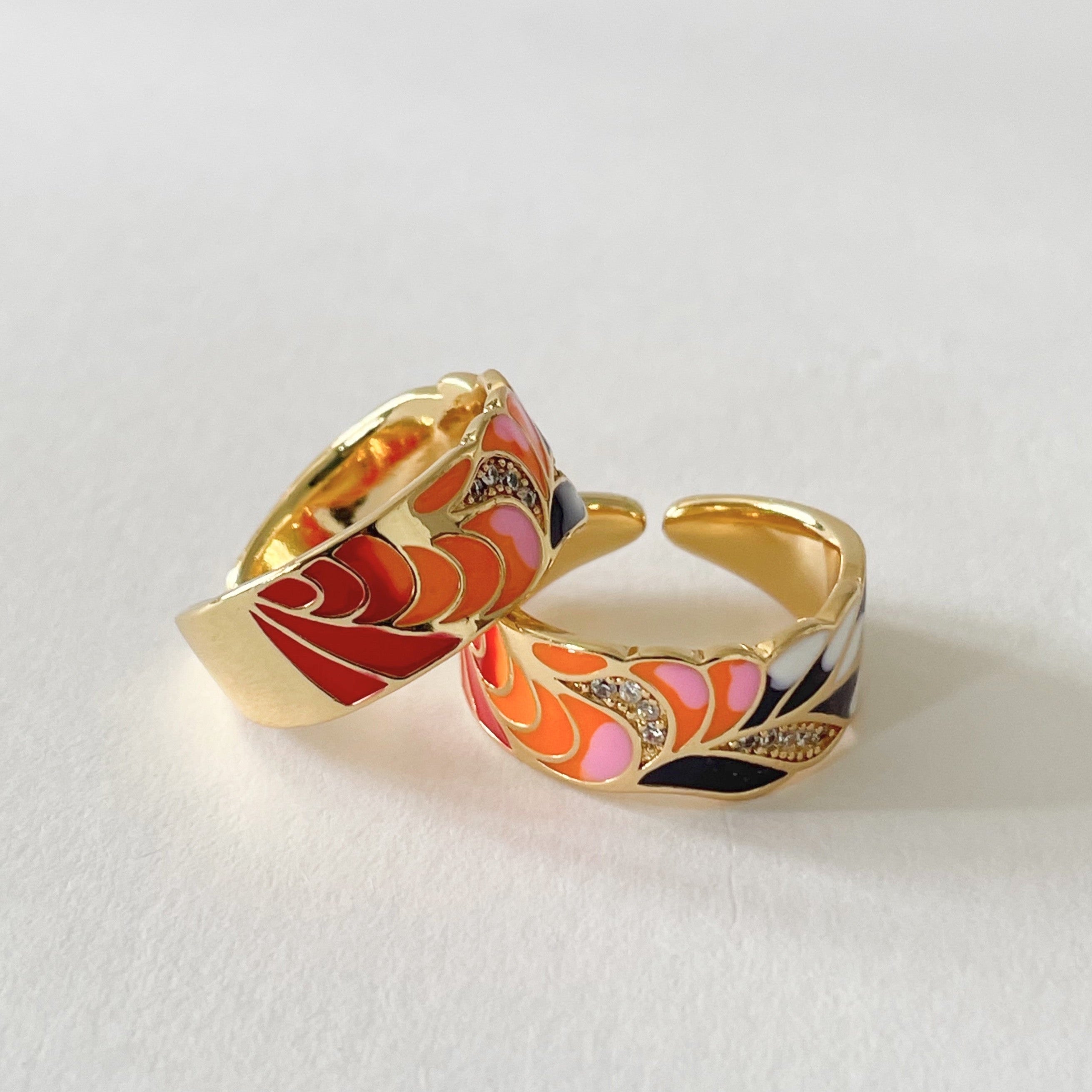 Cerelia – Verstellbarer Ring mit Korallemaillierung
