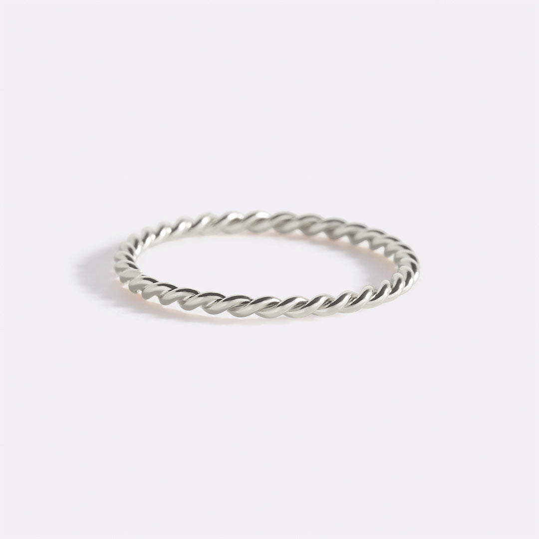 Manon – Stapelbarer Geflochtener Ring