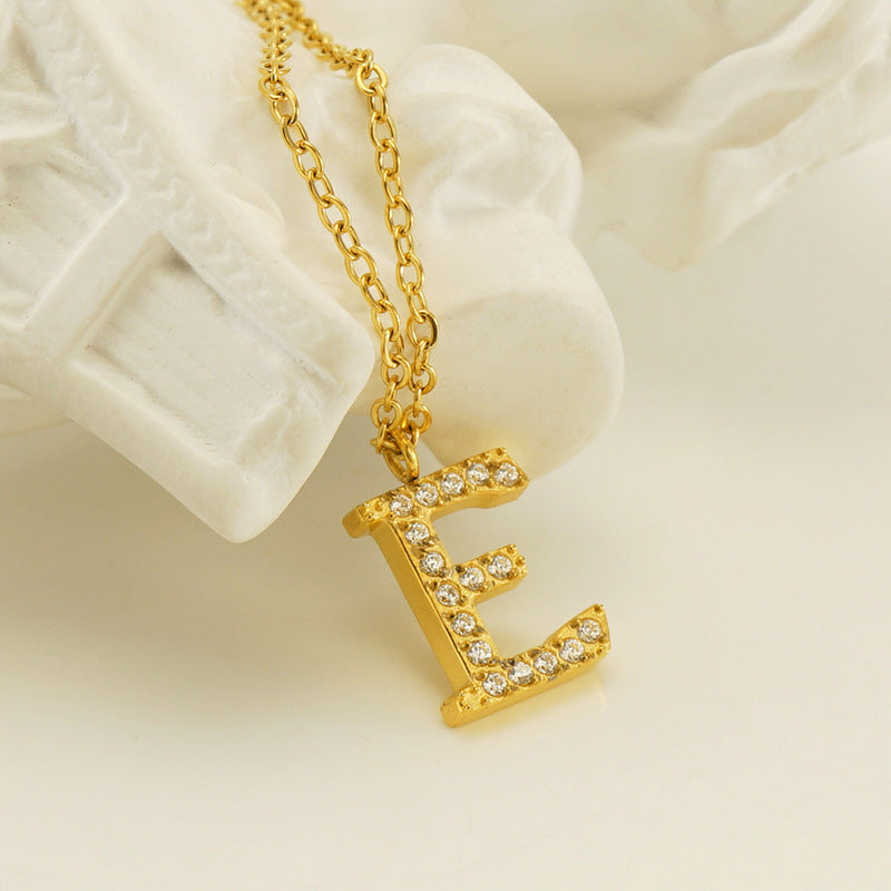 Flora – Kette Buchstabe Fein und Elegant