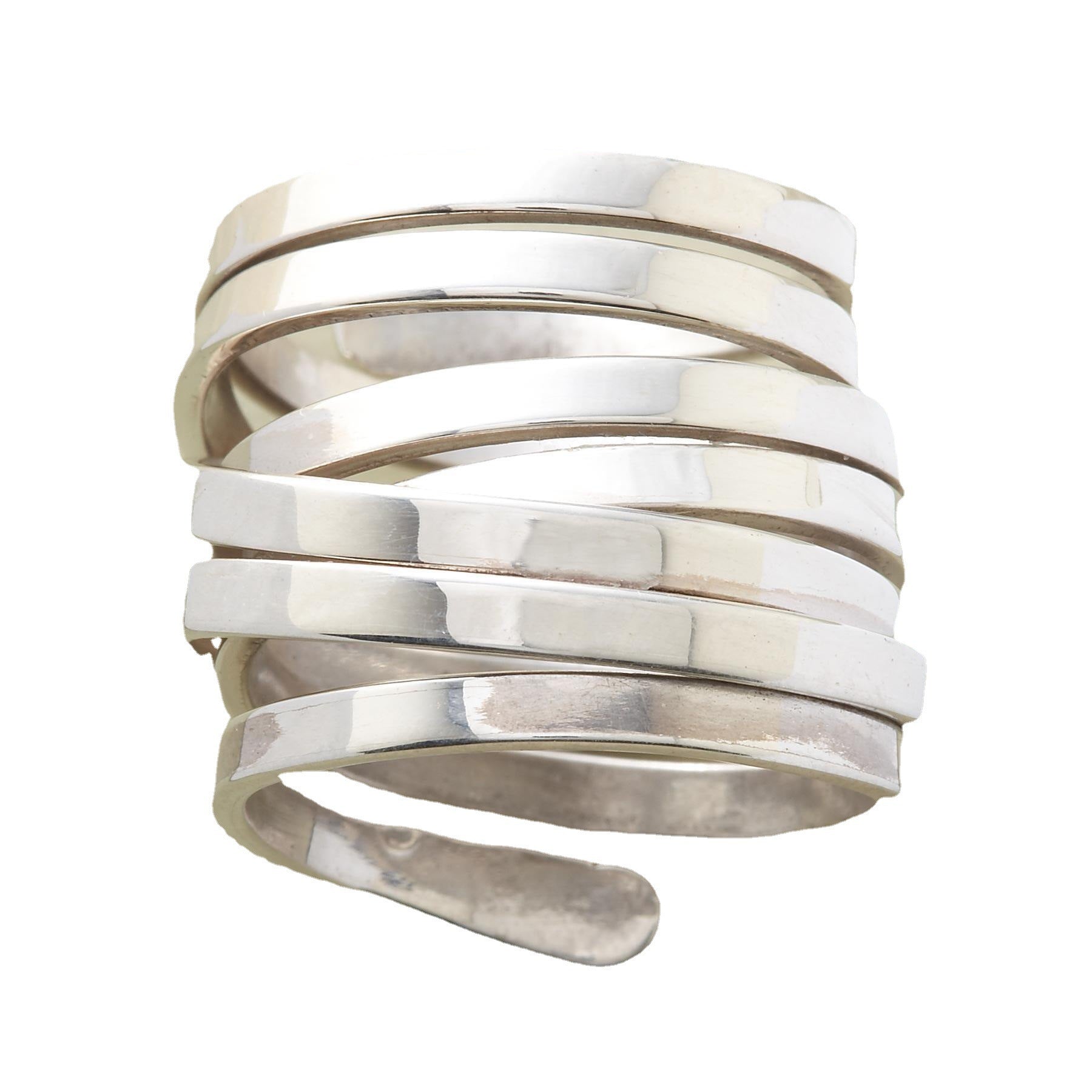 Kael – Ring Gewickelter Ring im Industriellen Stil aus Metall