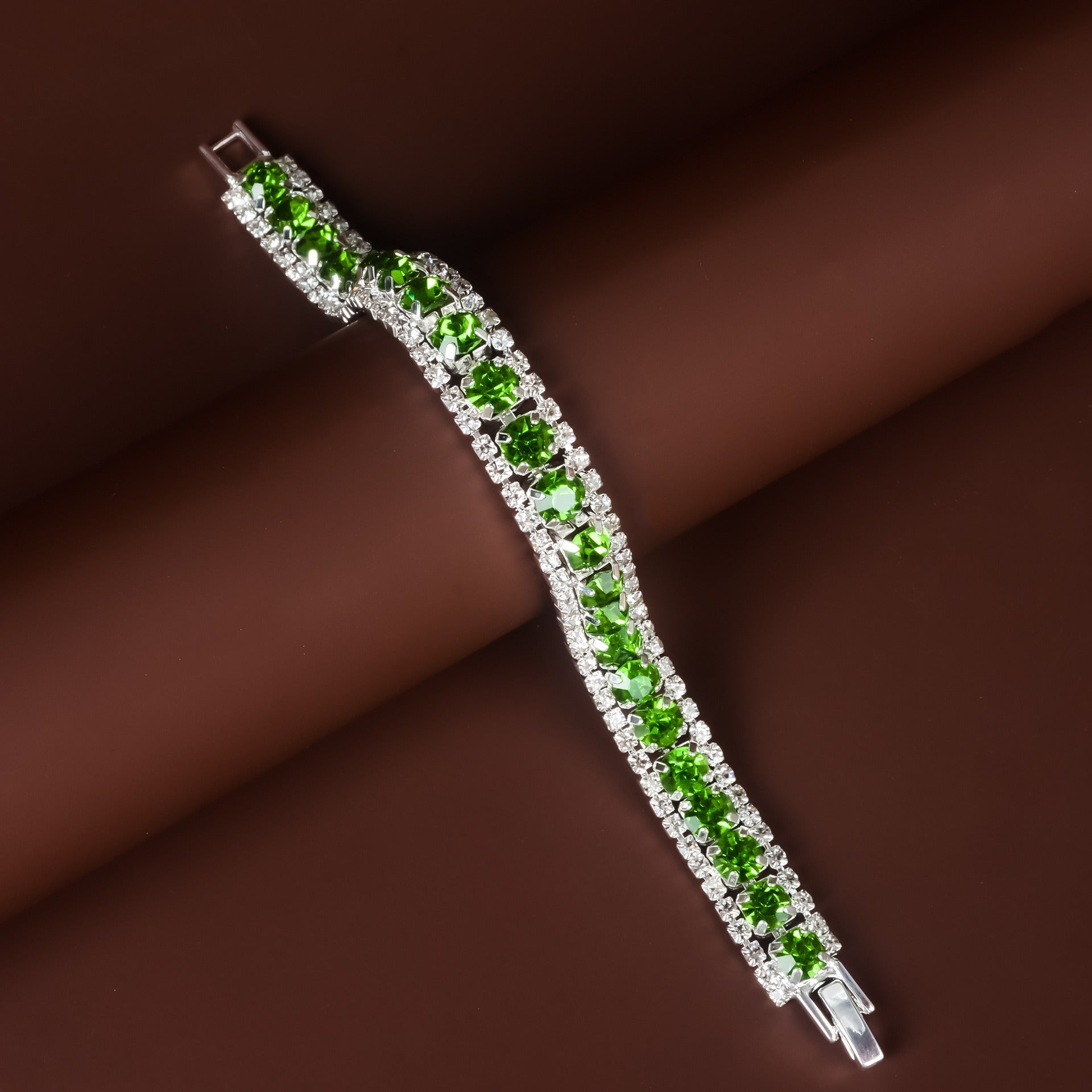 Janna – Goldenes Armband mit Natürlichem Schimmer