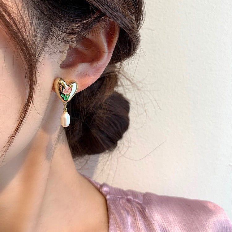 Tulisa – Emaillierter Tulpenherz-Ring mit Perle