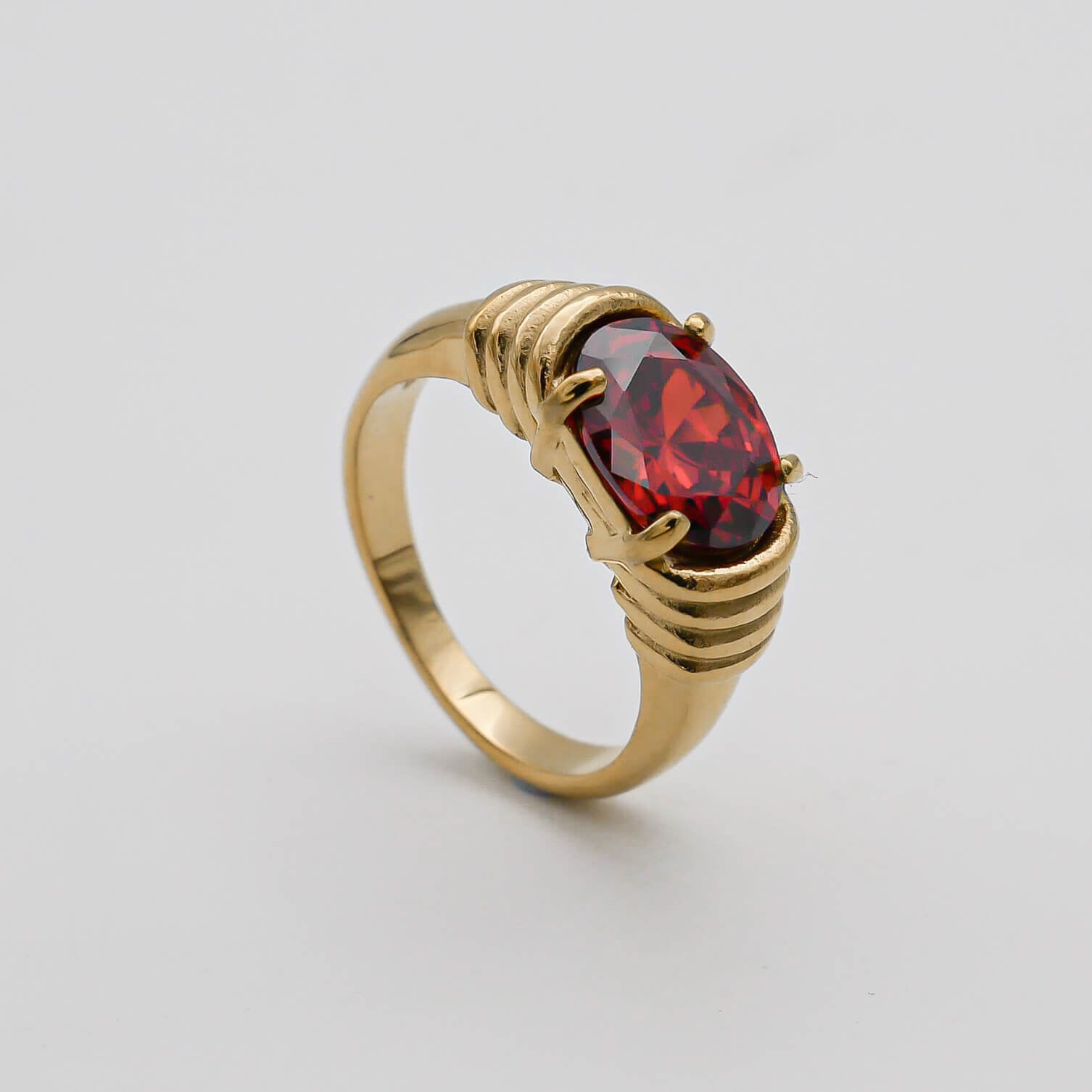 Lana – eleganter Edelsteinring