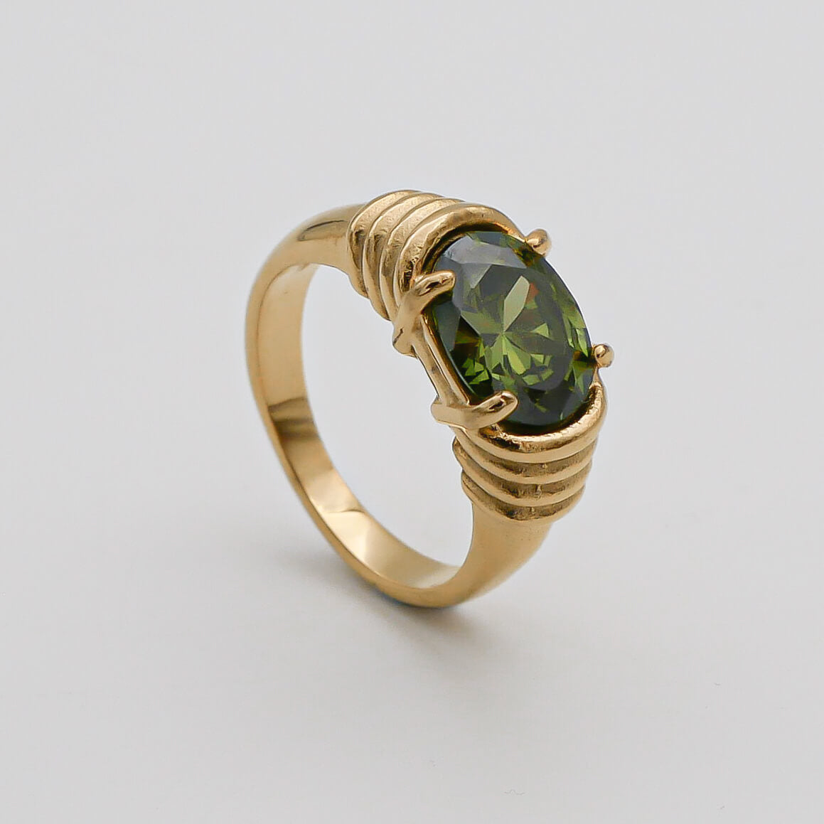 Lana – eleganter Edelsteinring