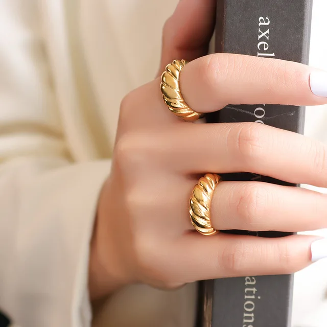 Zie – Retro-Ring mit gewellter, skulptierter Oberfläche