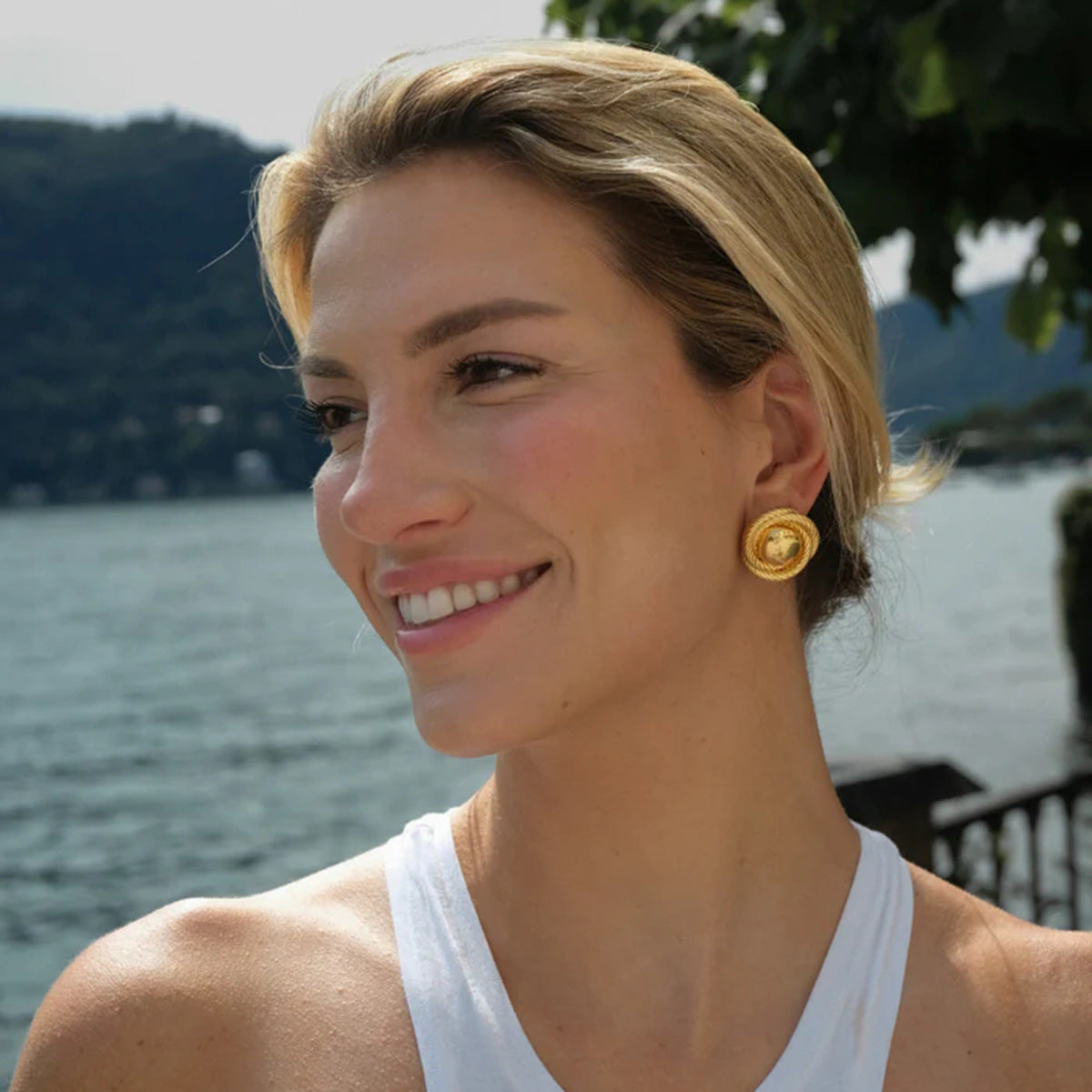 Denise – Ohrringe Gedrehte Goldene Schnur