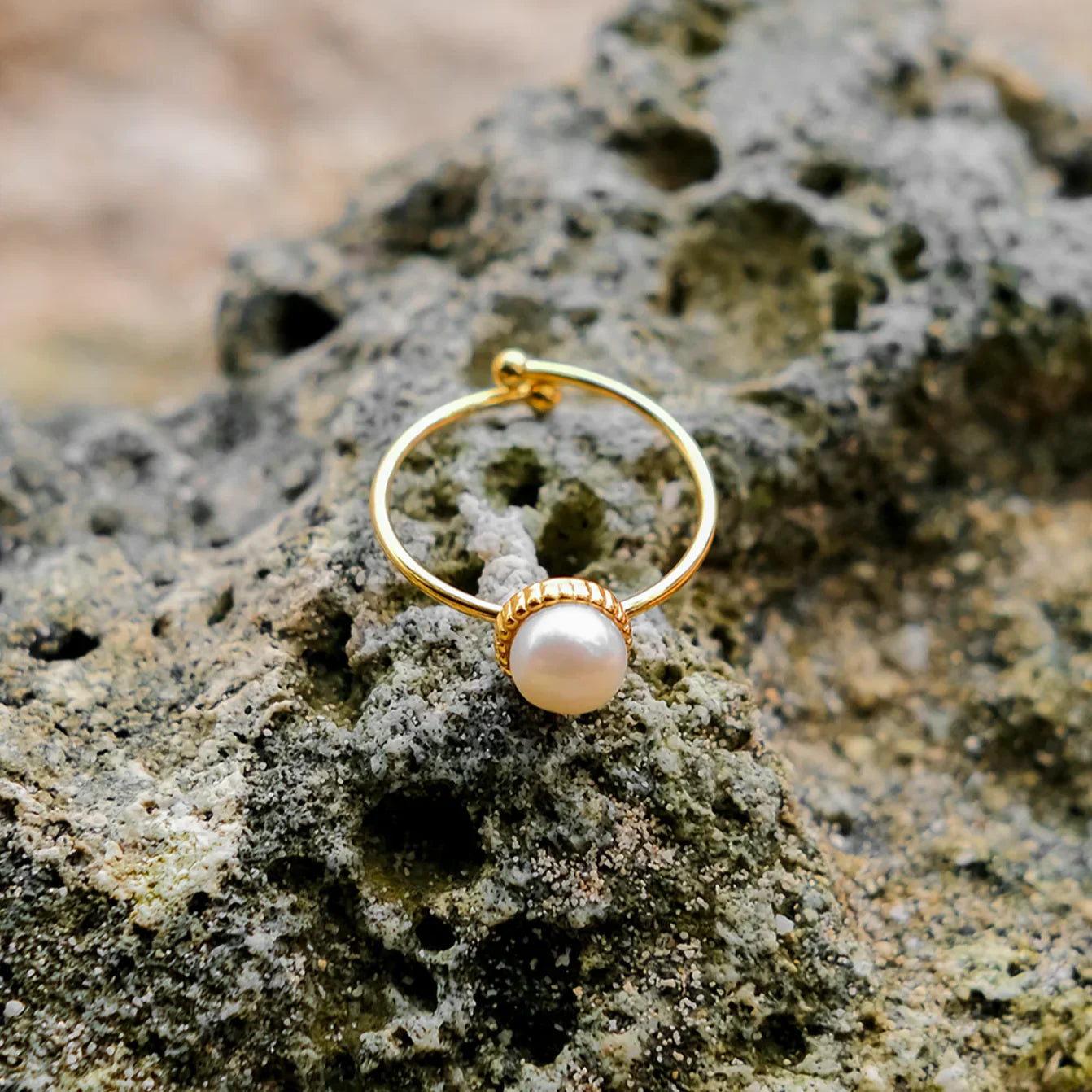 Solis – Goldener Ring mit Perle