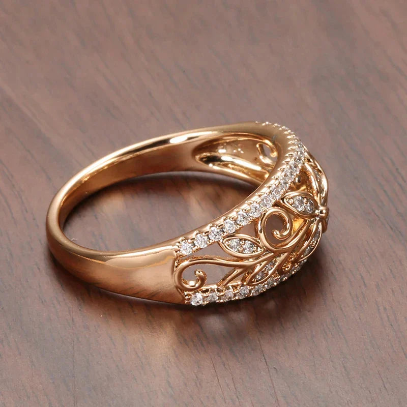 Athisa – Blumenring aus strahlendem Kristall