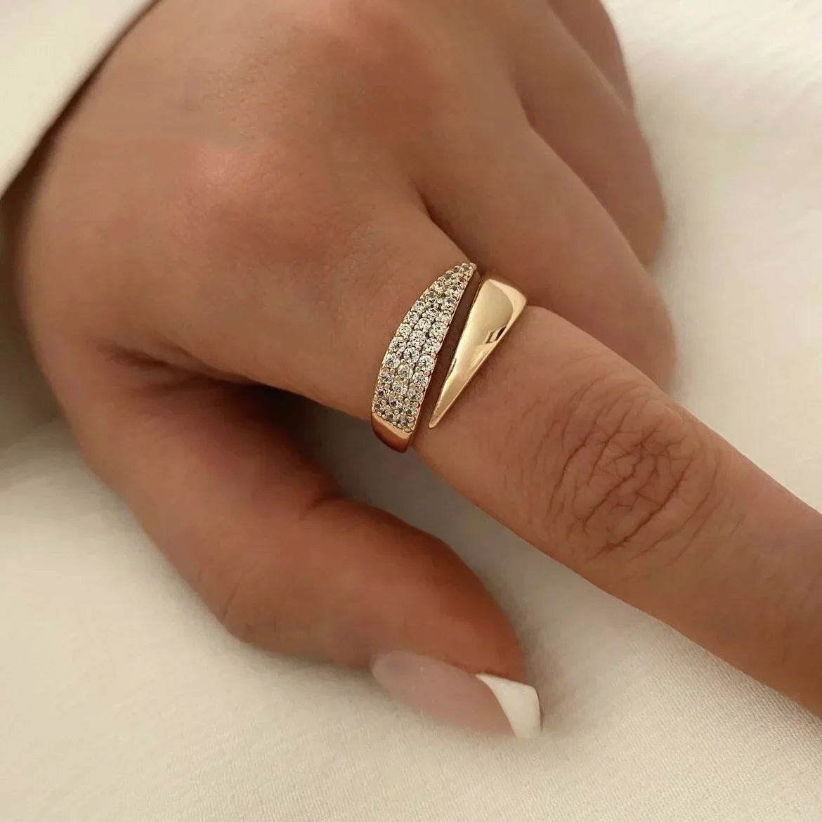 Irina – Gebogener Ring Vergoldet 18K