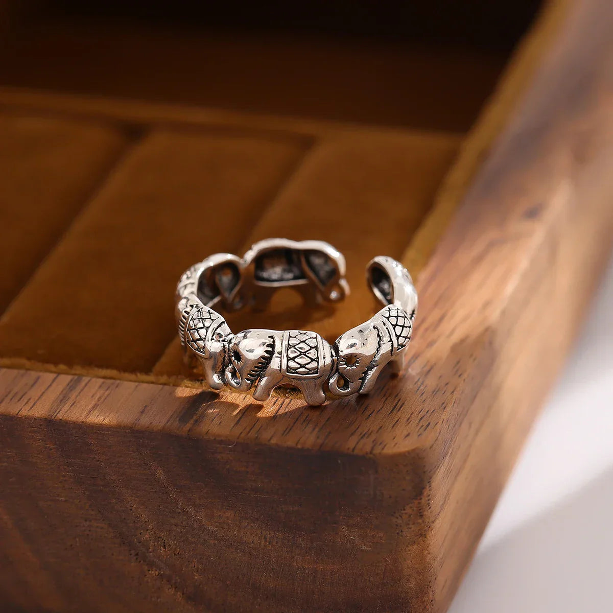 Amira – Ring Eleganz Royal Elefant