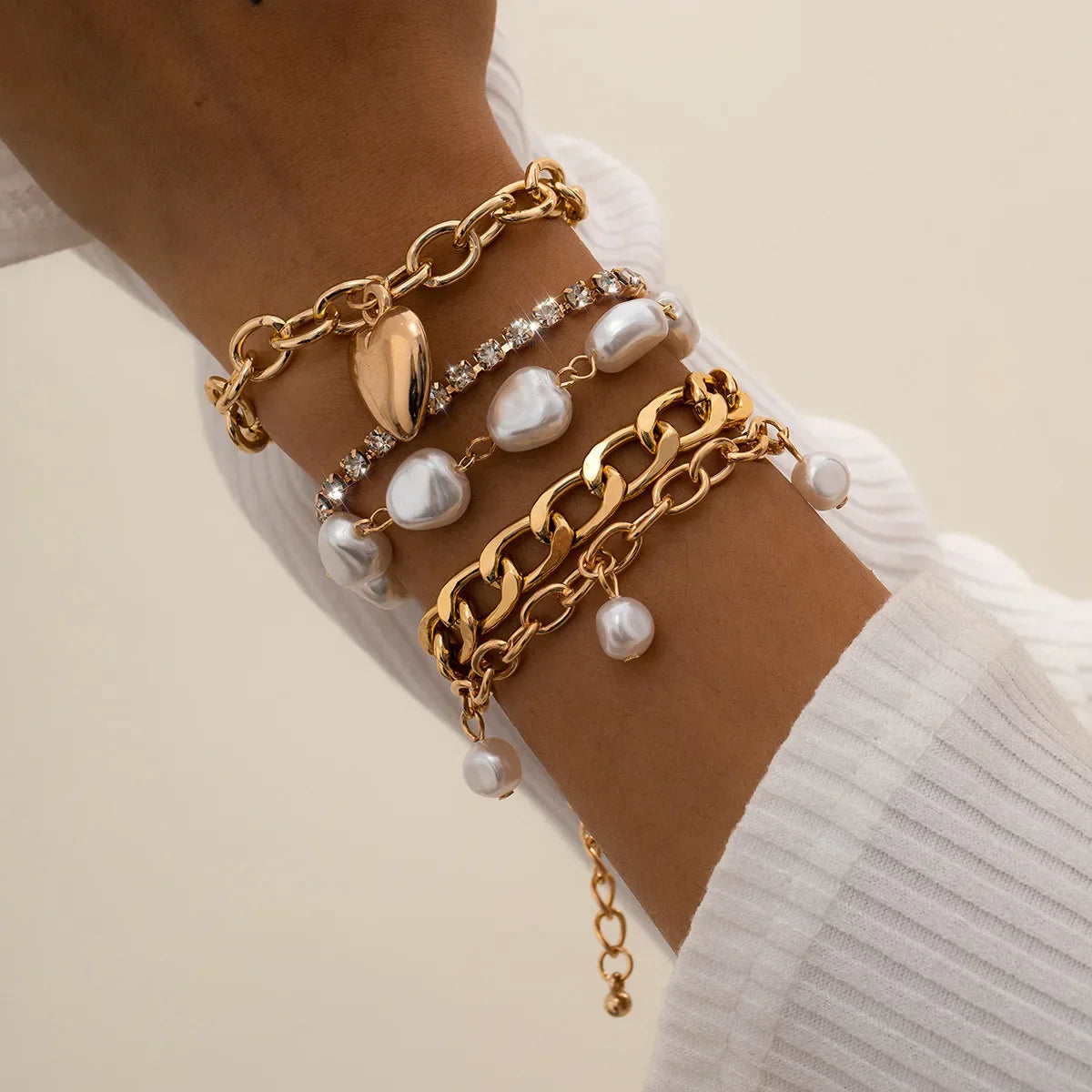 Sie – Ensemble von Fein Geschichteten Armbändern