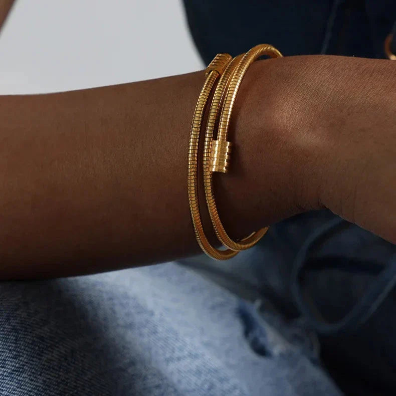 Ariane – Collier Serpent Multi-lagen mit Knochen-Details