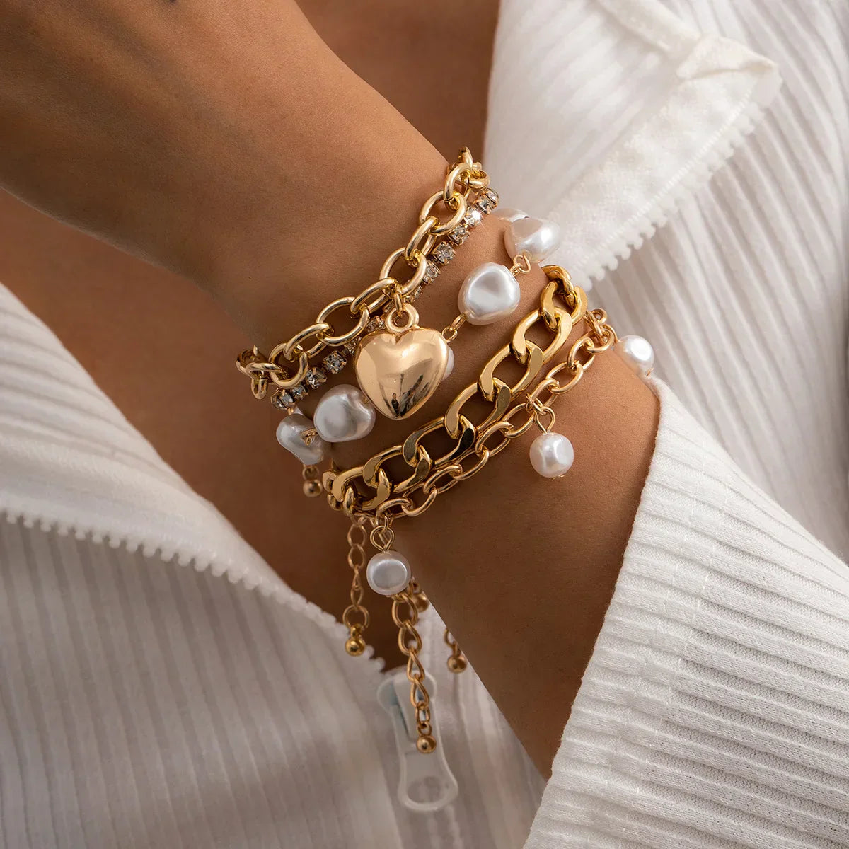 Sie – Ensemble von Fein Geschichteten Armbändern