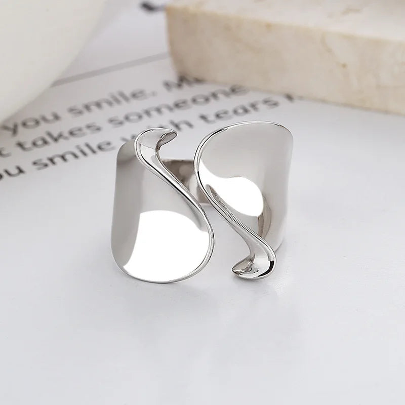 Zerelle – Eingewickelter Ring aus Sterlingsilber