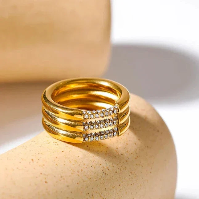 Elara – Wellenring mit Glanz