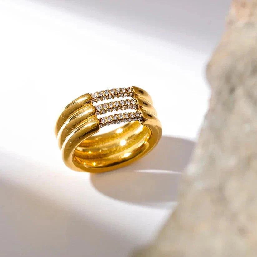 Elara – Wellenring mit Glanz