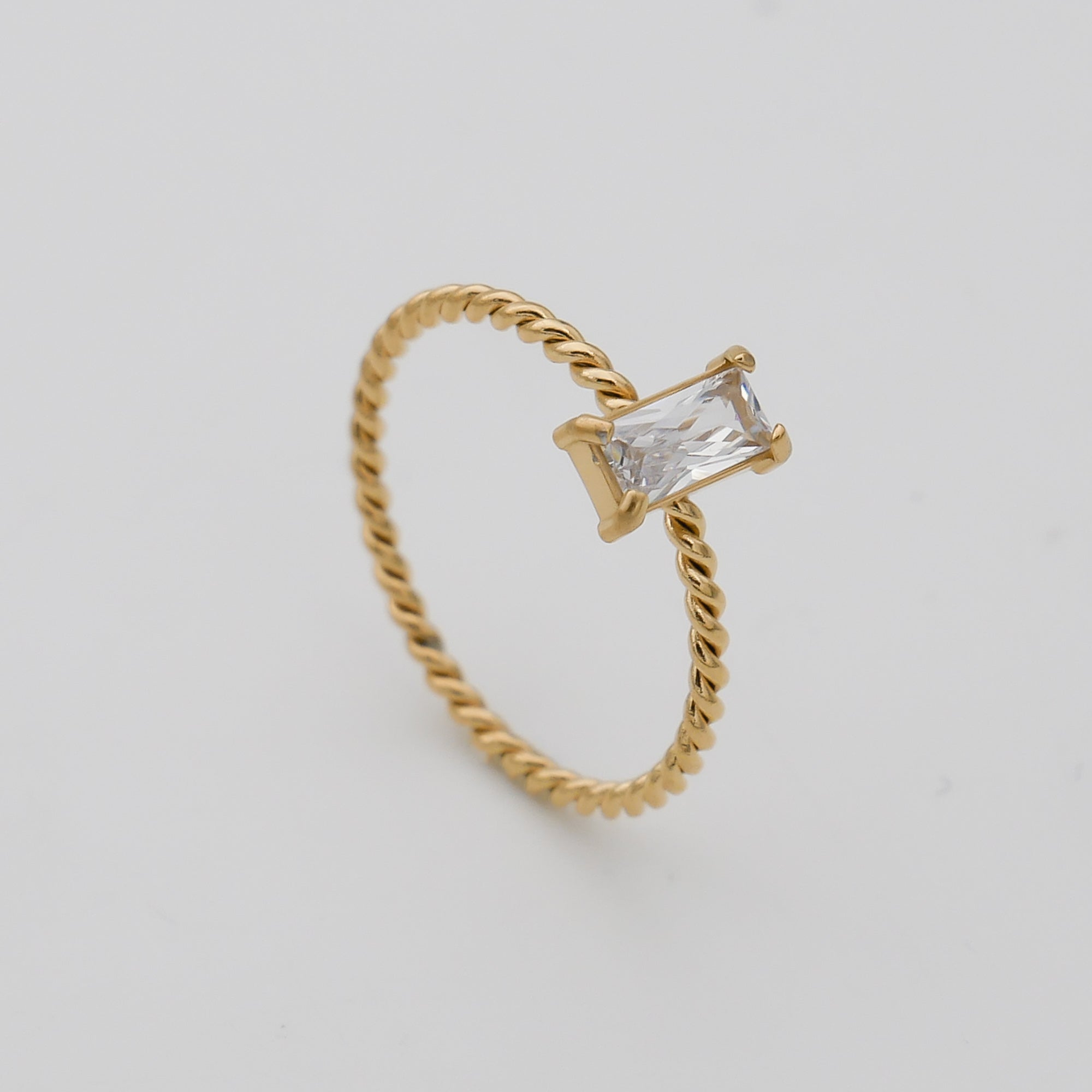Selin – Ring mit gedrehter Edelstein