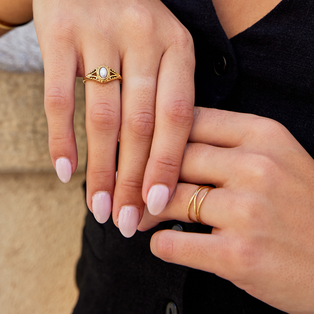 Amara – Ring Unendliche Schleife Gold