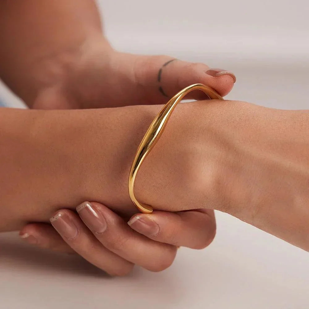 Dia – Skulptiertes Armband aus Edelstahl